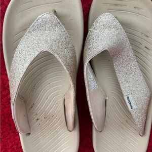 Hey Dude Glittery Sandals - Cream
